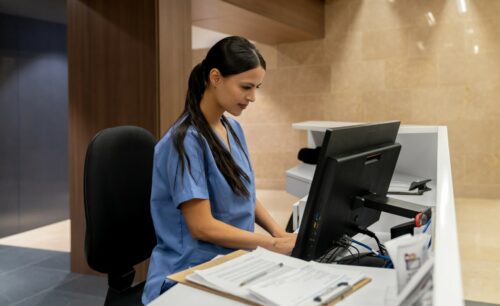 nurse-working-on-computer-HRCT